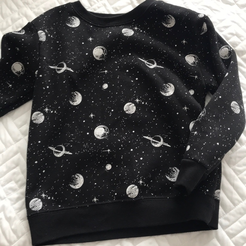 Boys cosmo sweatshirt. Size 5T. Great condition!